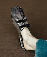 Sandalias de piel de vaca con encaje calado en plata hechas a mano